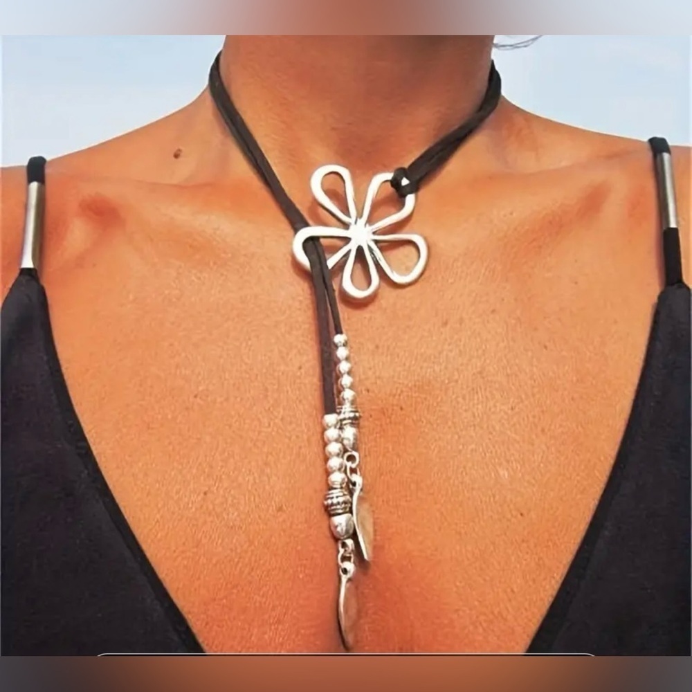 Silver Flower Pendant Necklace
